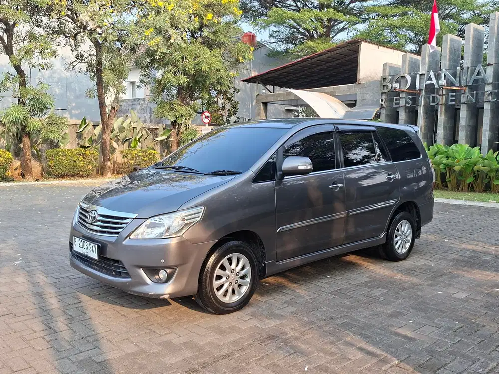 Toyota Kijang Innova 2012 Bensin