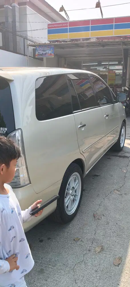 Toyota Kijang Innova 2011 Bensin