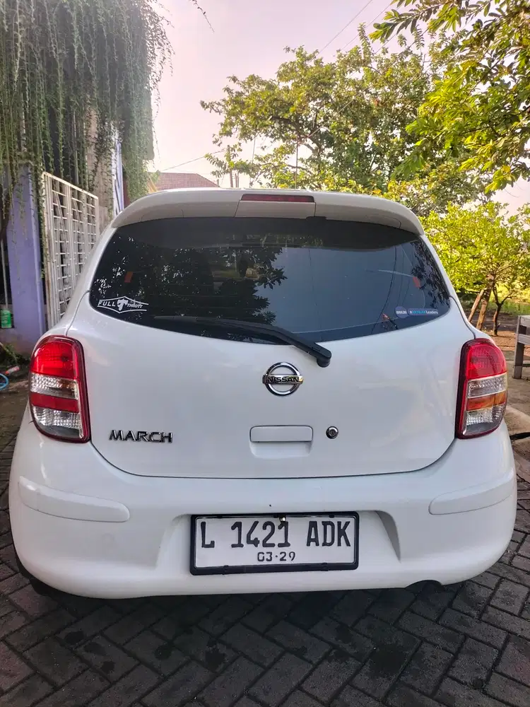 Nissan March 2011 Bensin