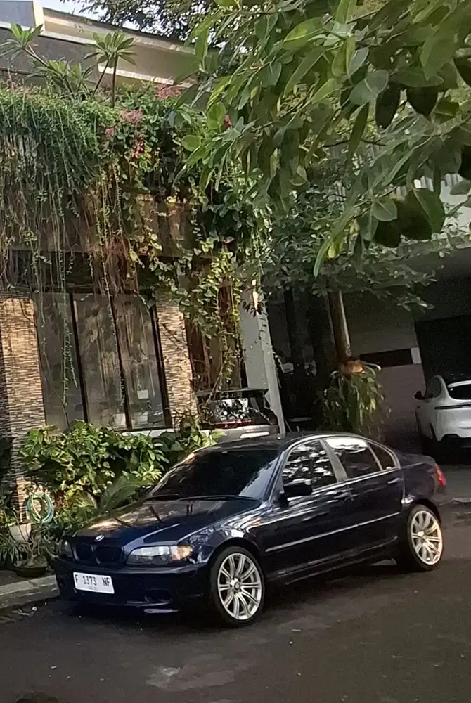 BMW 318i 2003 Bensin
