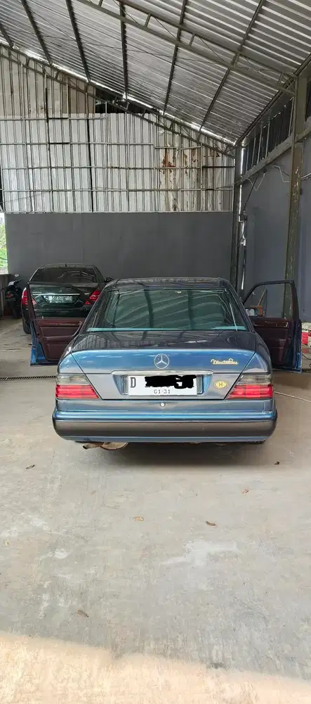 Mercedes-Benz E200 1987 Bensin