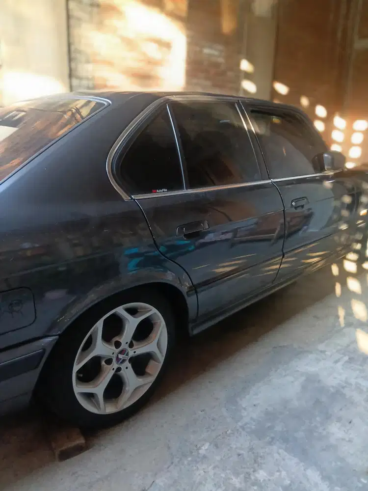 Dijual BMW E34 518i
