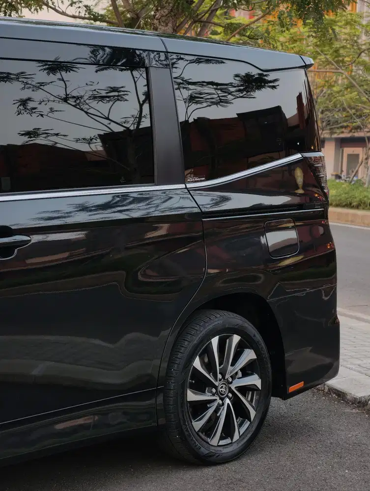 Toyota Voxy 2023 Bensin