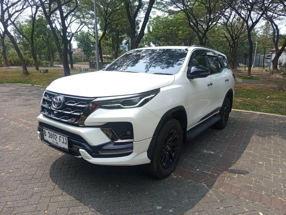 Toyota Fortuner 2.8 GR AT 2022 solar