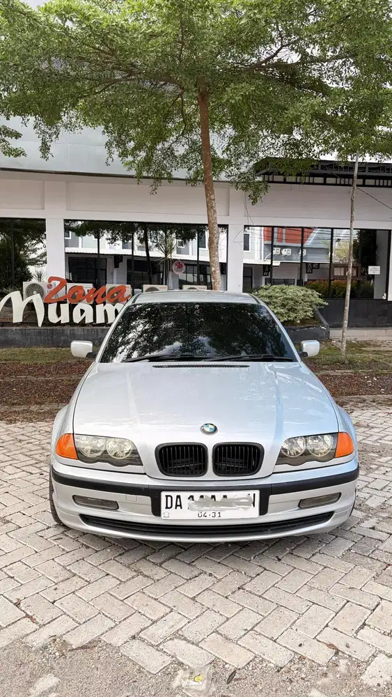 BMW 318i 2000 Bensin