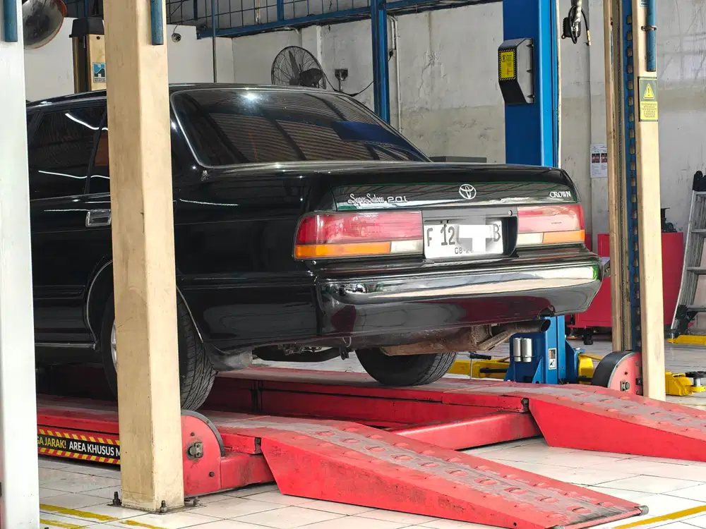 Toyota Crown 1992 Bensin