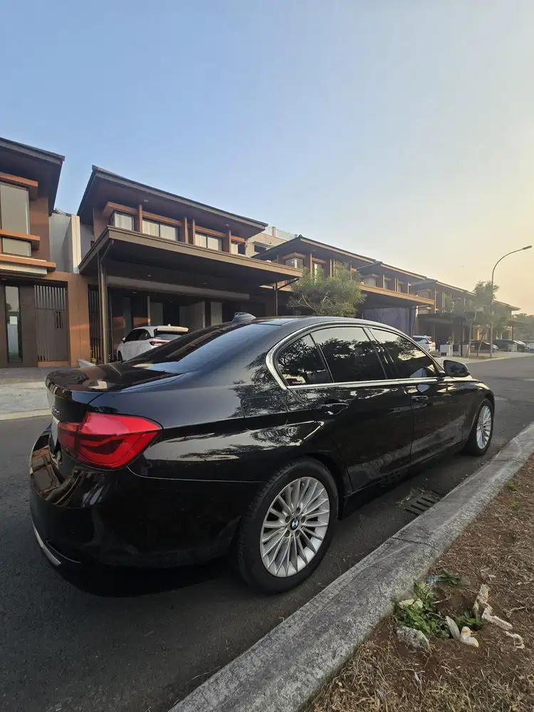 BMW 320i 2019 Bensin