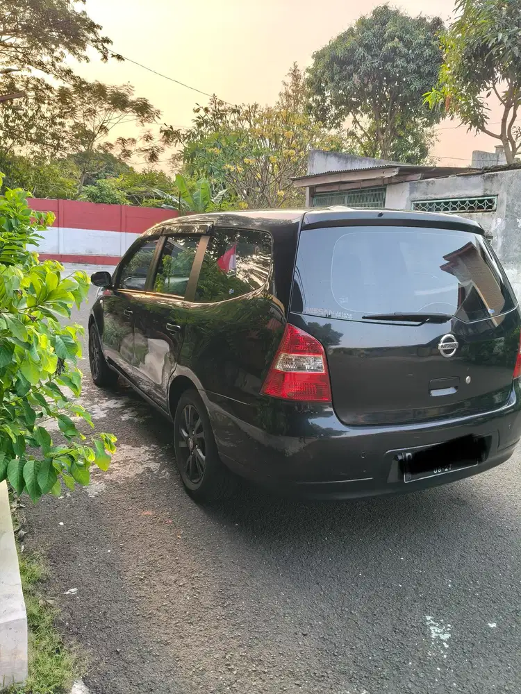 Nissan Grand livina sv 2012 MT