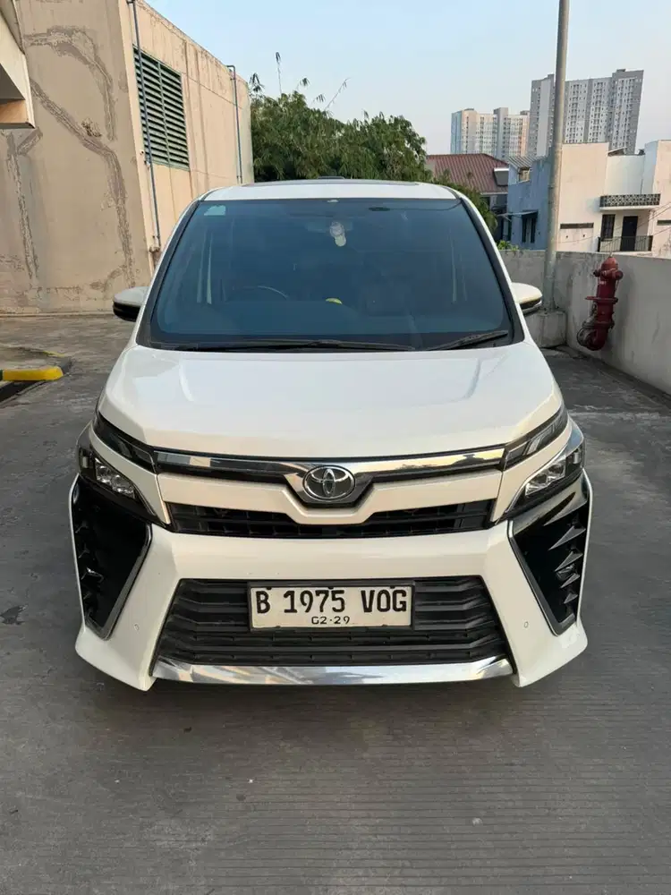 Toyota Voxy 2.0 2019 Matic Sunroof
