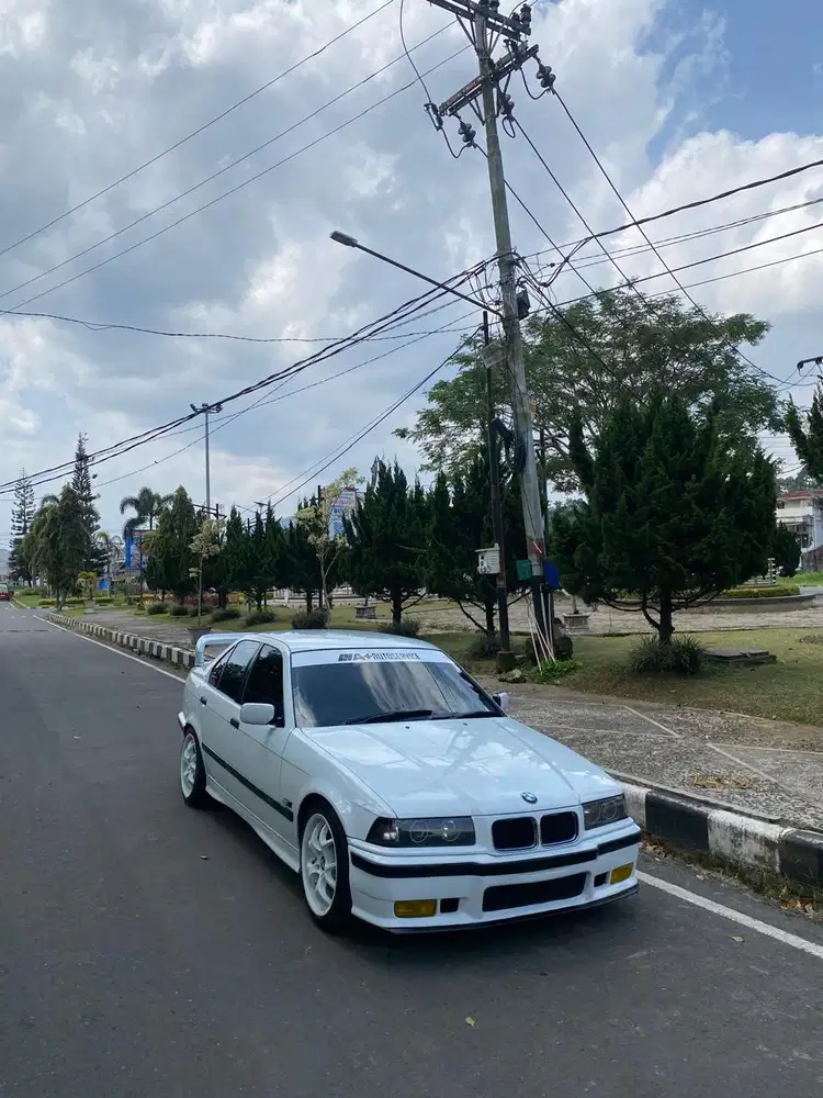 BMW 320i 1995 Bensin
