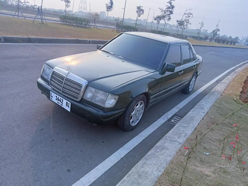Mercedes-Benz E200 1988 Bensin