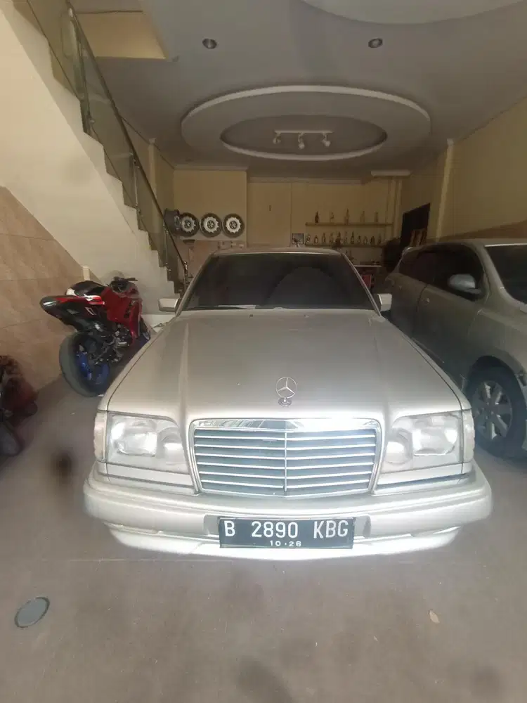 Mercedes-Benz E300 1991 Bensin