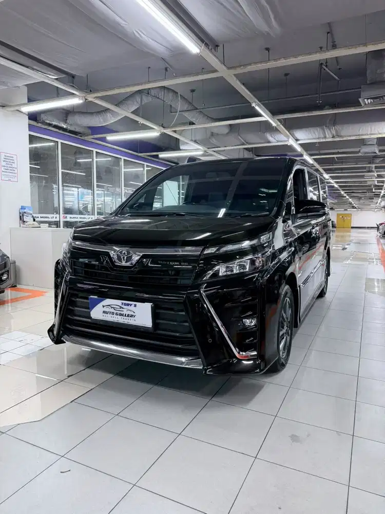 Toyota Voxy 2018 Hitam At,Rare item,super antik,km 19rb,full original,