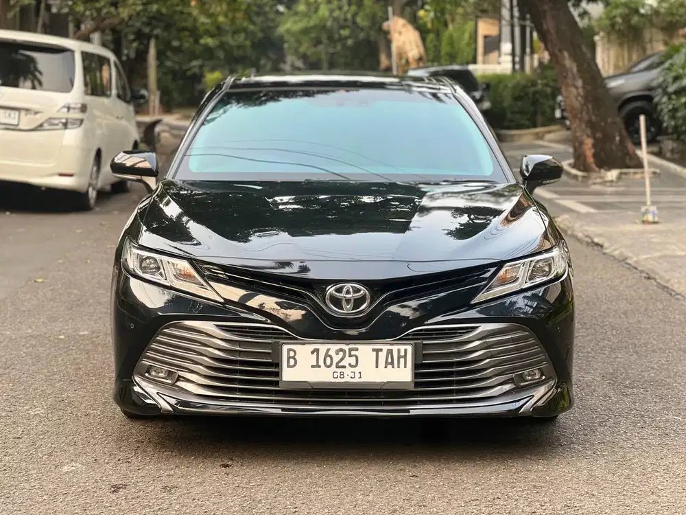 TOYOTA CAMRY 2.5 V AT 2021 HITAM