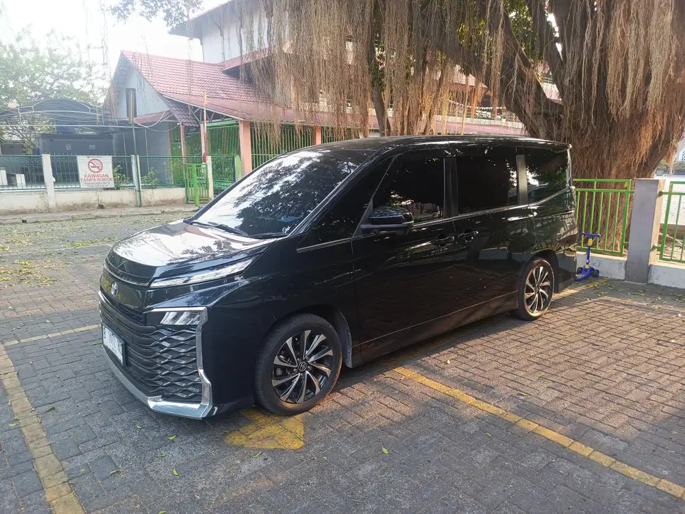 Toyota Voxy 2022 Bensin