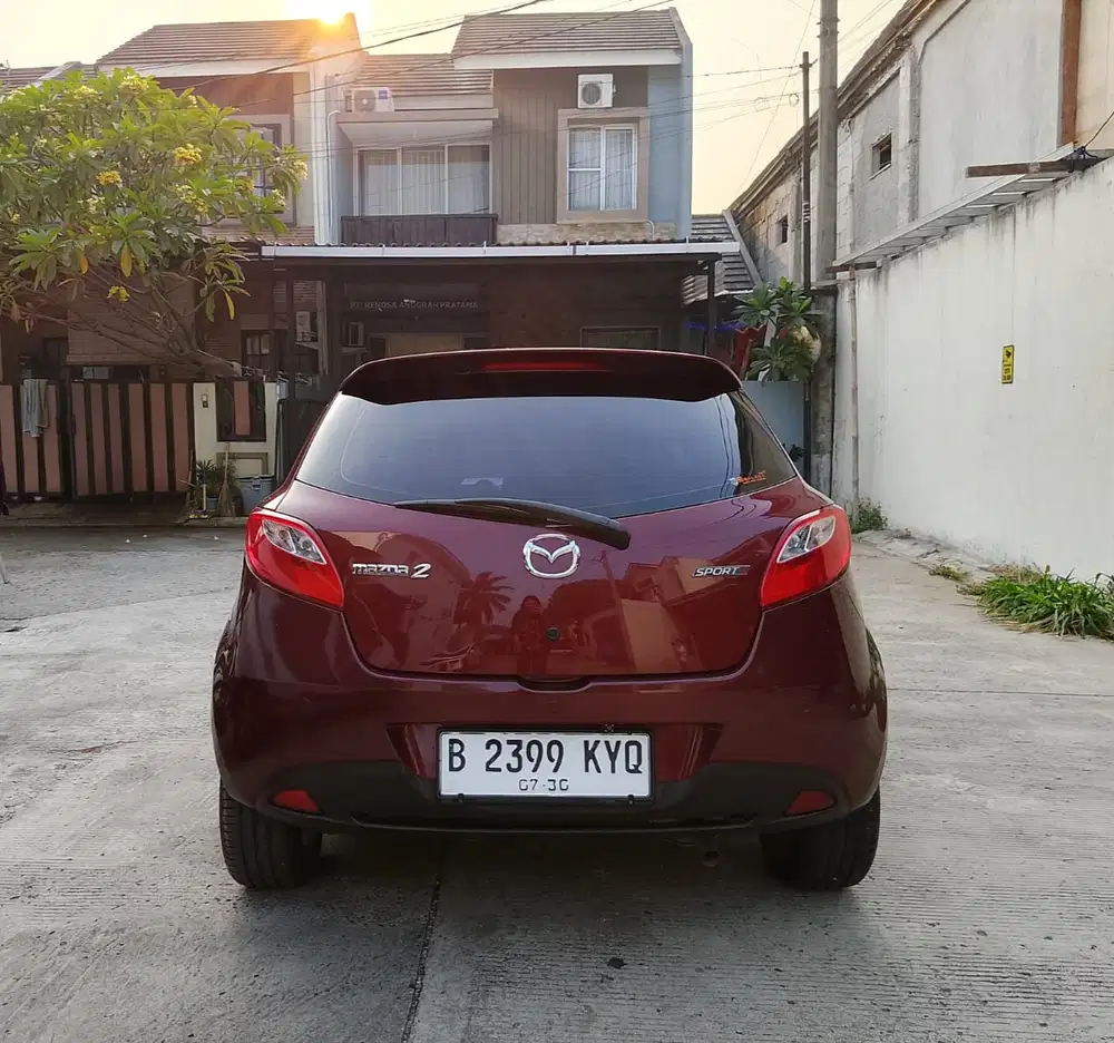 Mazda 2 R 2012 matic good condition