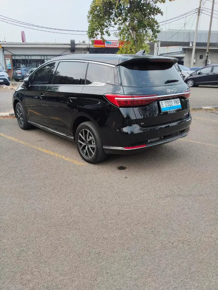 BYD M6 2026 Listrik