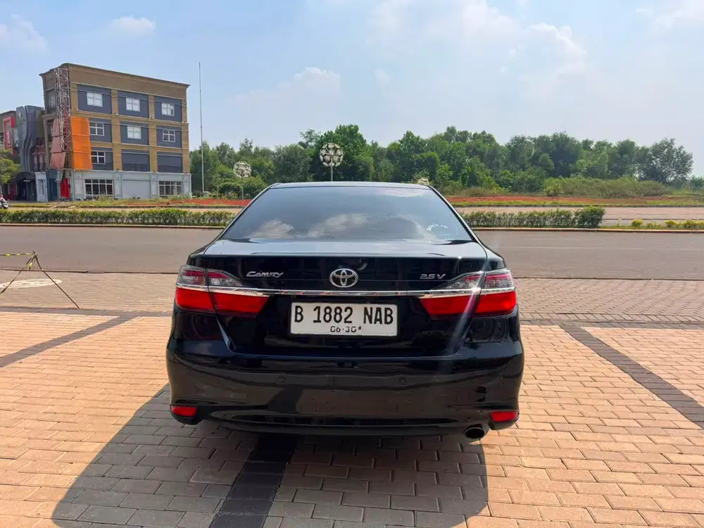 Toyota Camry 2.5 V AT 2015 Bensin