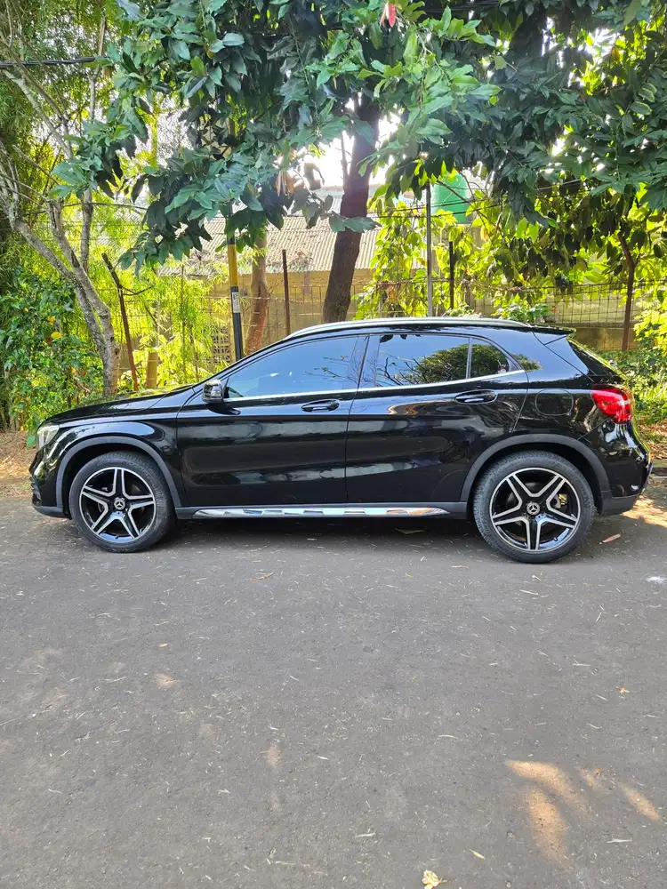 Mercedes-Benz GLA200 AMG 2019