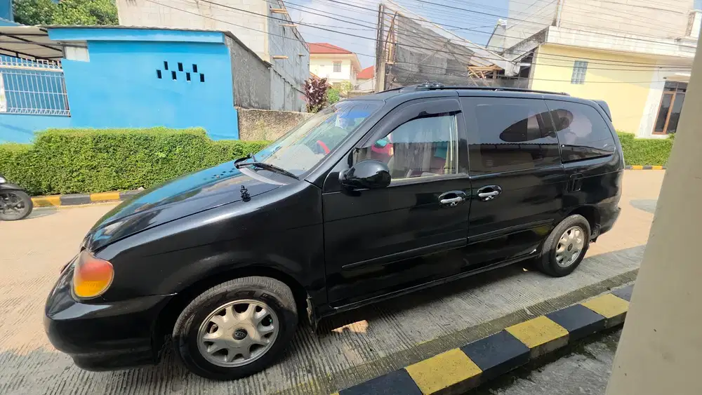 Kia Carnival 2000 Bensin MOBIL NYAMAN  2.5L TH 2000 WARNA HITAM GENAP