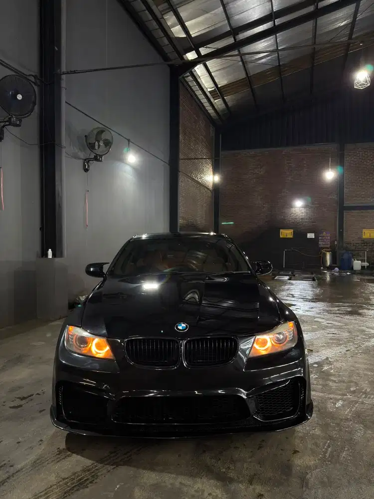 BMW 325i 2010 Bensin