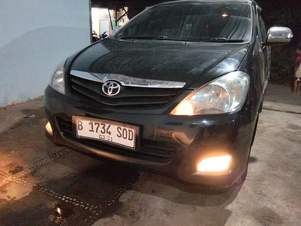 Toyota Kijang Innova 2011 Bensin