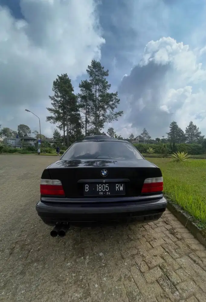 BMW 318i 1996 Bensin