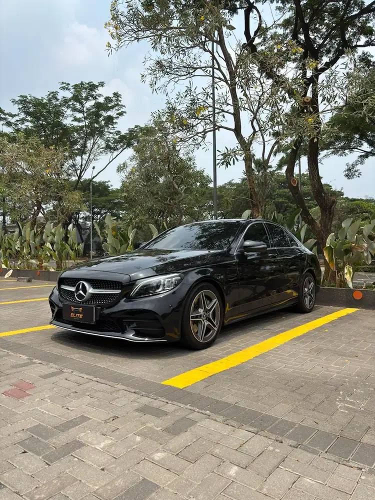 Mercedes Benz C 300 AMG 2019 LOW KM