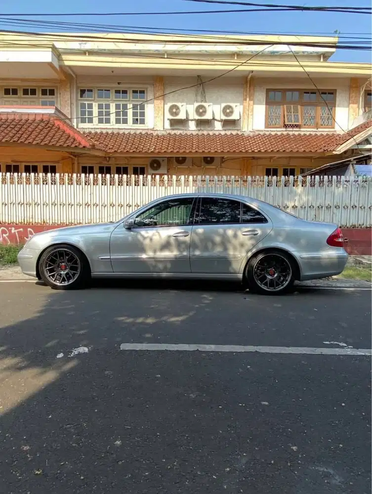 Mercedes-Benz E240 2003 Bensin