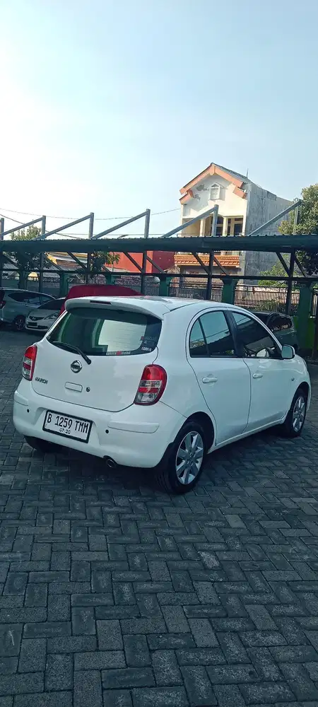Nissan March 2011 Bensin