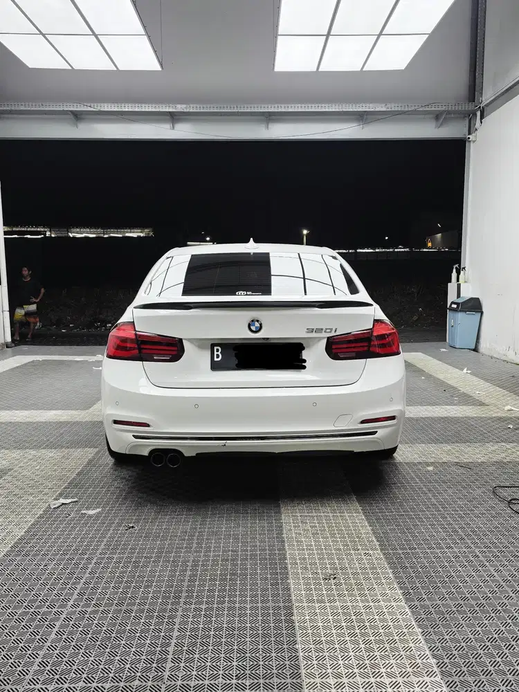 BMW 320i 2019 Bensin