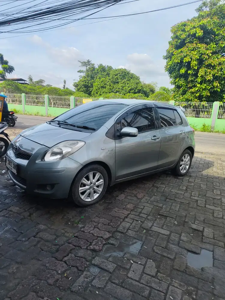 Toyota Yaris 2011 AT
