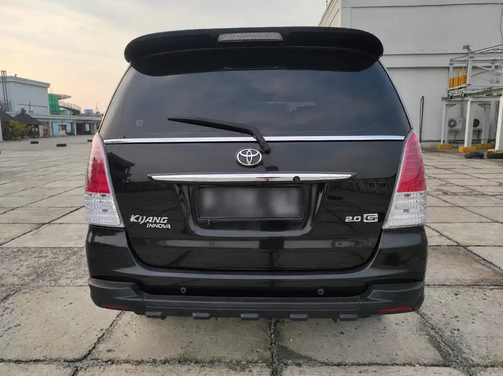 Toyota Kijang Innova 2011 Bensin