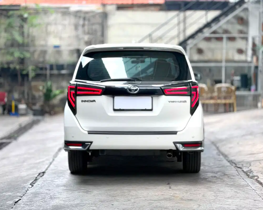 TOYOTA INNOVA VENTURER AT 2019