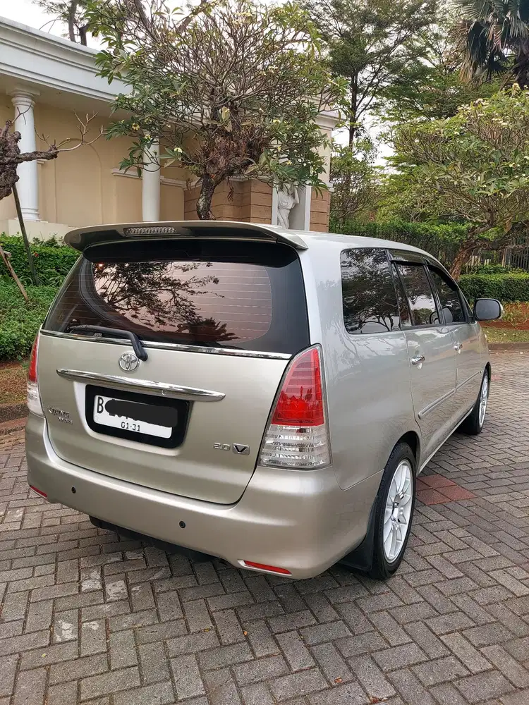 Toyota Kijang Innova V matic Bensin