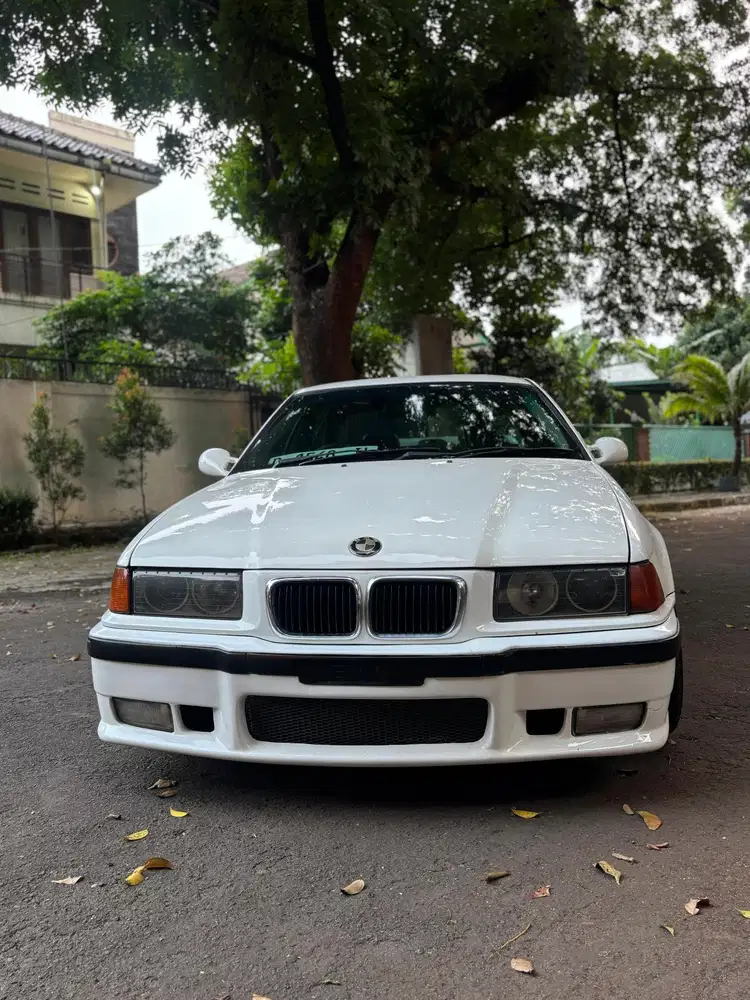 BMW 323i 1997 Bensin