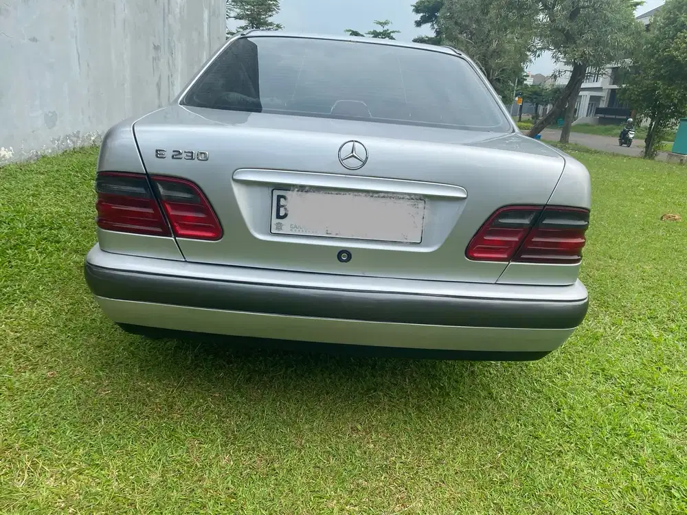 Mercedes-Benz E230 1998 Bensin
