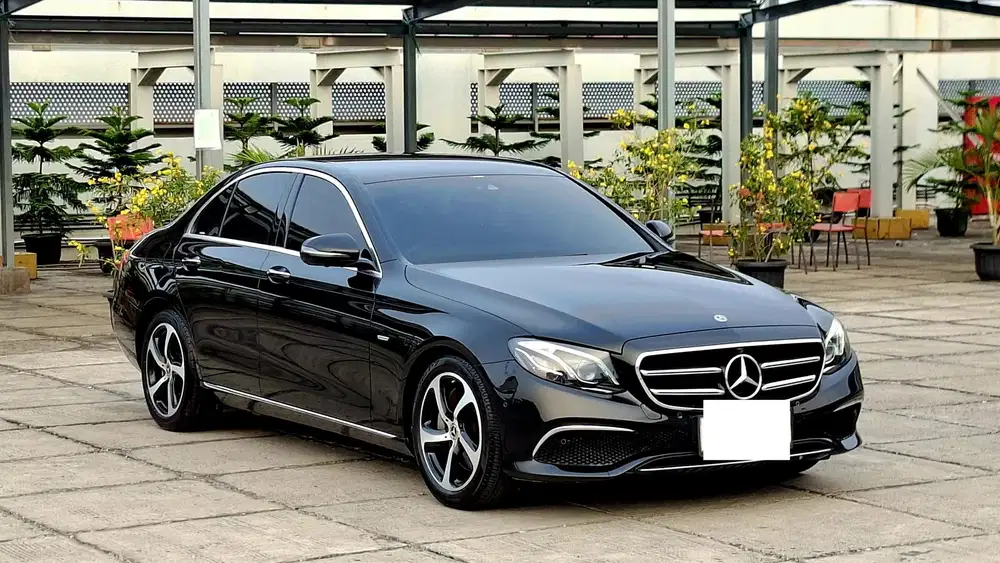 MERCEDES-BENZ MERCY E300 AMG AT 2019 Bensin