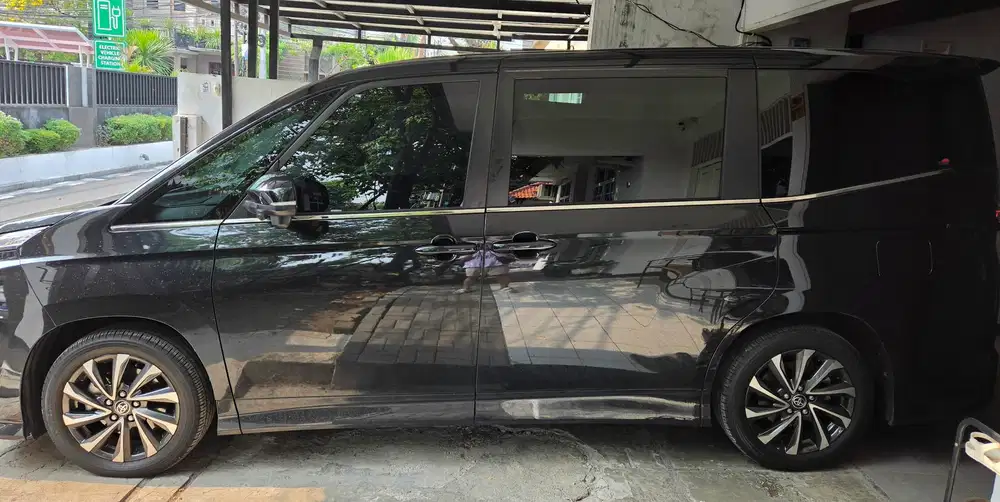 Toyota Voxy 2024 Bensin