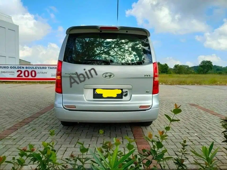Hyundai H-1 2011 Bensin