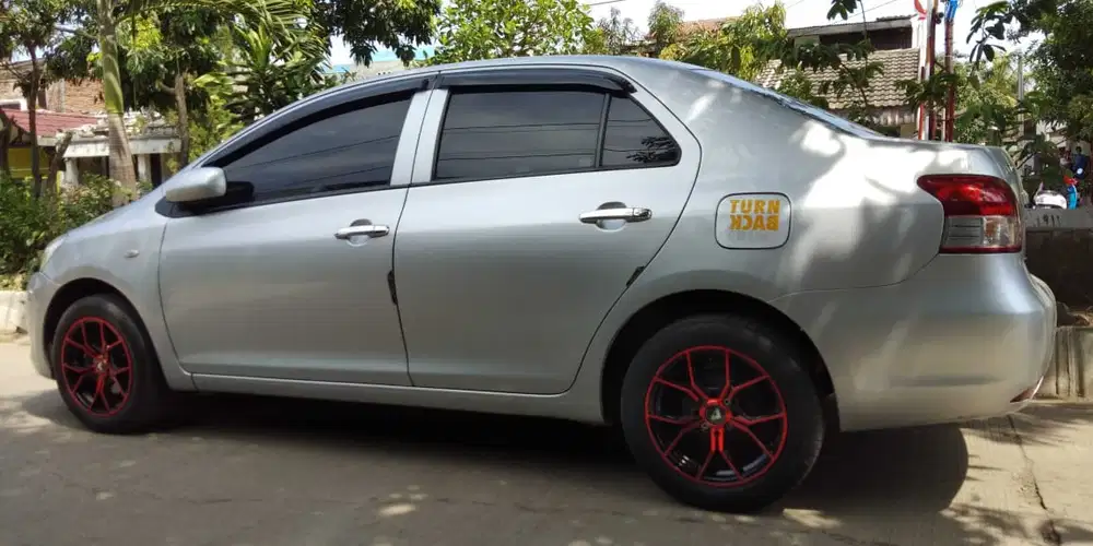 Toyota Limo 2010 Bensin