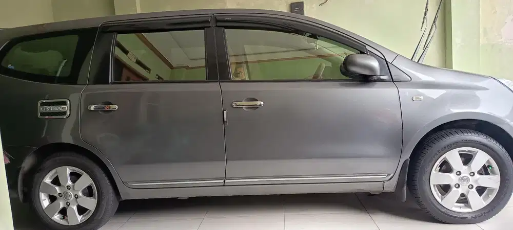 Nissan Grand livina 2010 Bensin