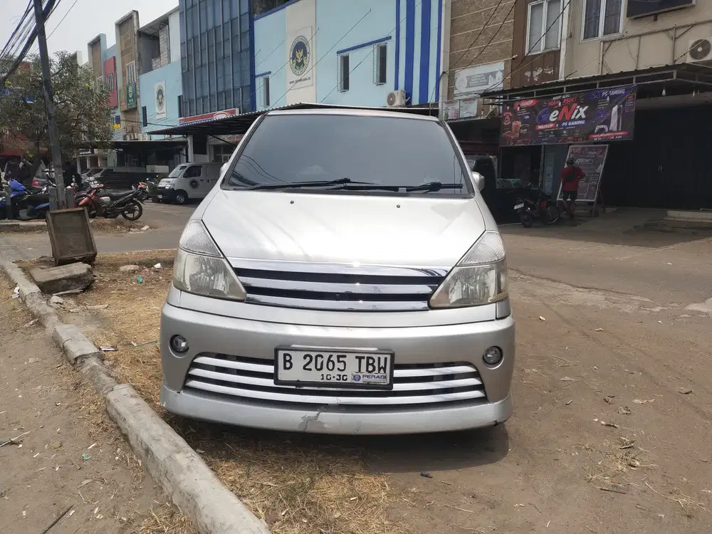 Nissan Serena 2010 Bensin
