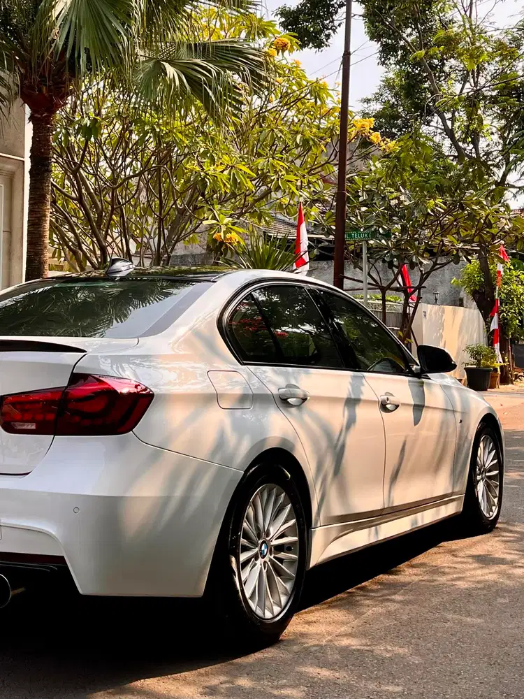 BMW 320i 2012 Bensin
