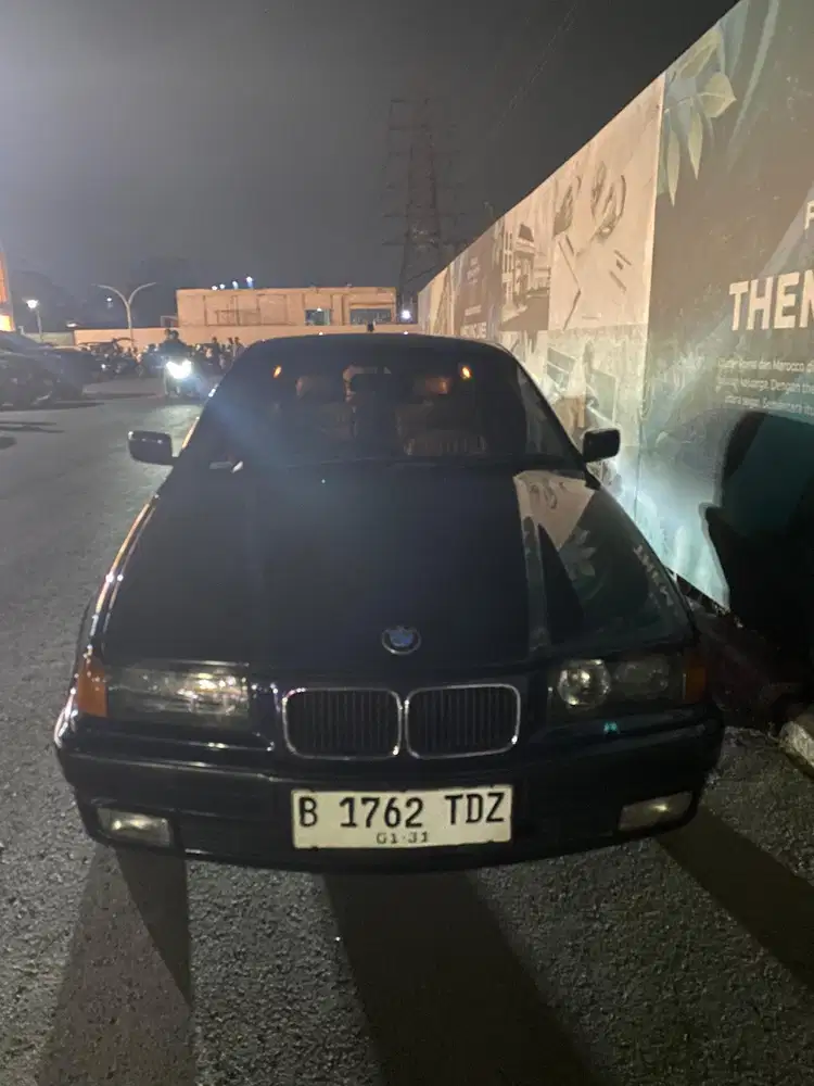 BMW 320i 1995 Bensin