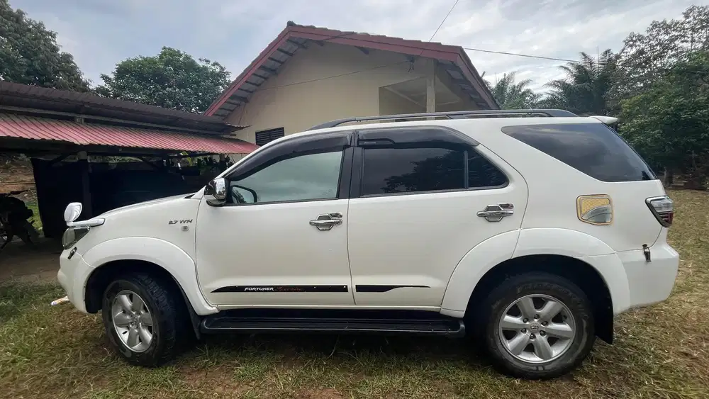 Toyota Fortuner 2010 Bensin