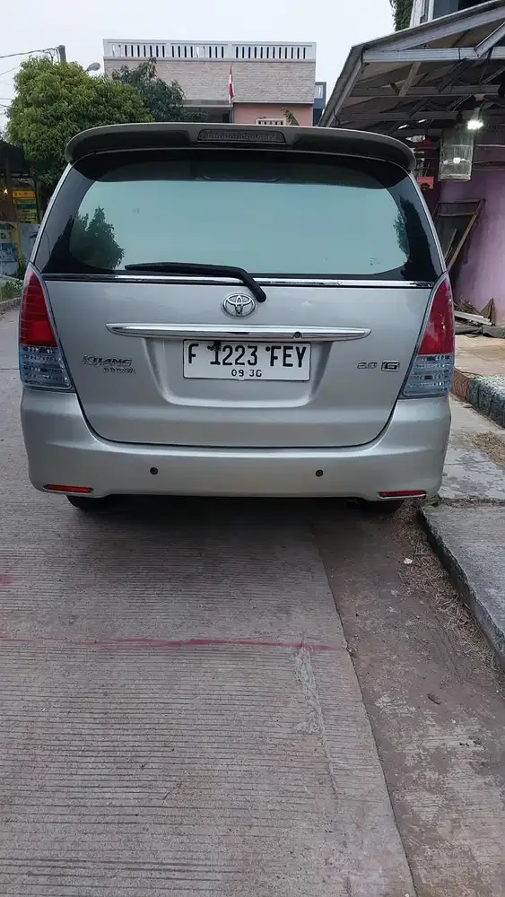 Toyota Kijang Innova 2011 Bensin