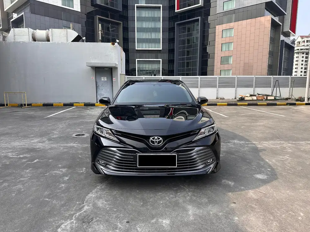 Toyota Camry V 2.5 AT 2020 Automatic
