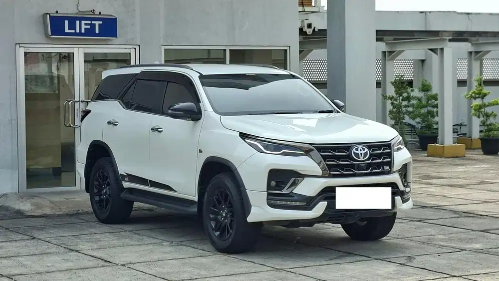 KM 52 RB TOYOTA FORTUNER SRZ AT 2023 Bensin