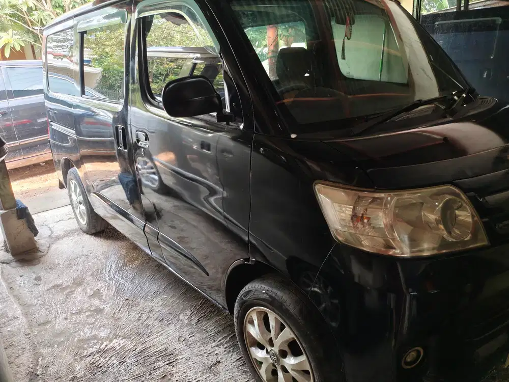Daihatsu Luxio 2011 Bensin